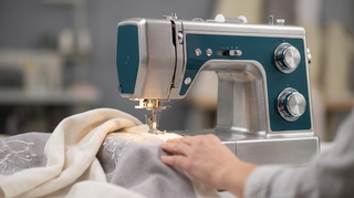 Your Expert Guide to Choosing a Premium Sewing Machine